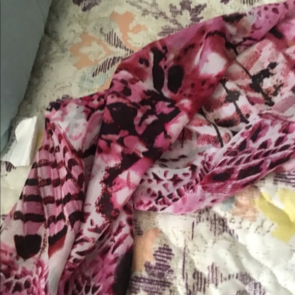 Scarf pink black white leopard print, versatile🌸nice pattern good shape - Picture 8 of 8